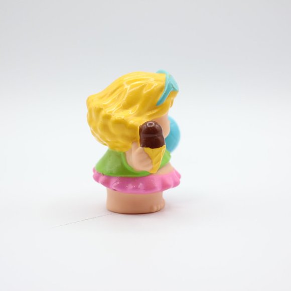 Mattel Fisher Price Little People Sarah Lynn Bathing Suit 2.5" Figure - Picture 2 of 8